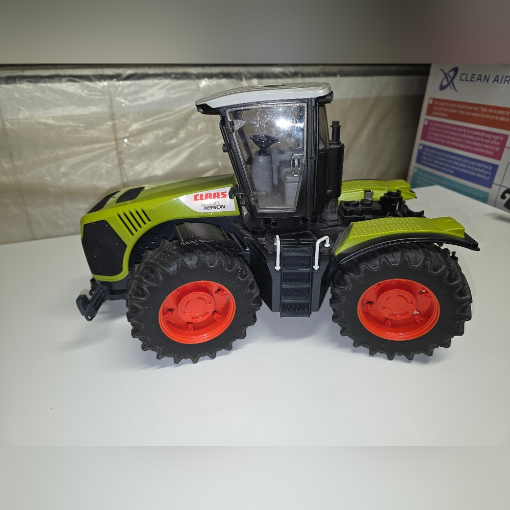 Bruder CLAAS Xerion 5000 Toy Tractor